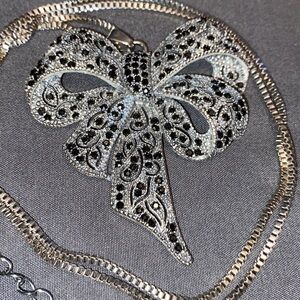 3/$30 Betsy Johnson Bow Necklace